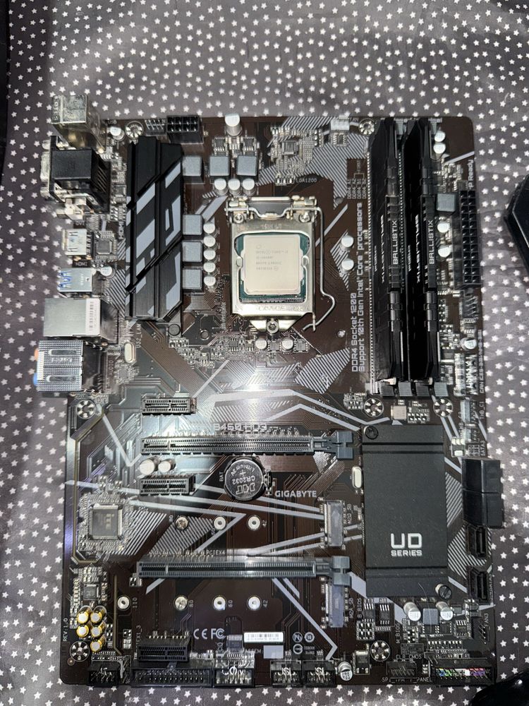 I5 10400f + Motherboard gigabyte b460 hd3 + 2x8gb DDR4 Ballistix