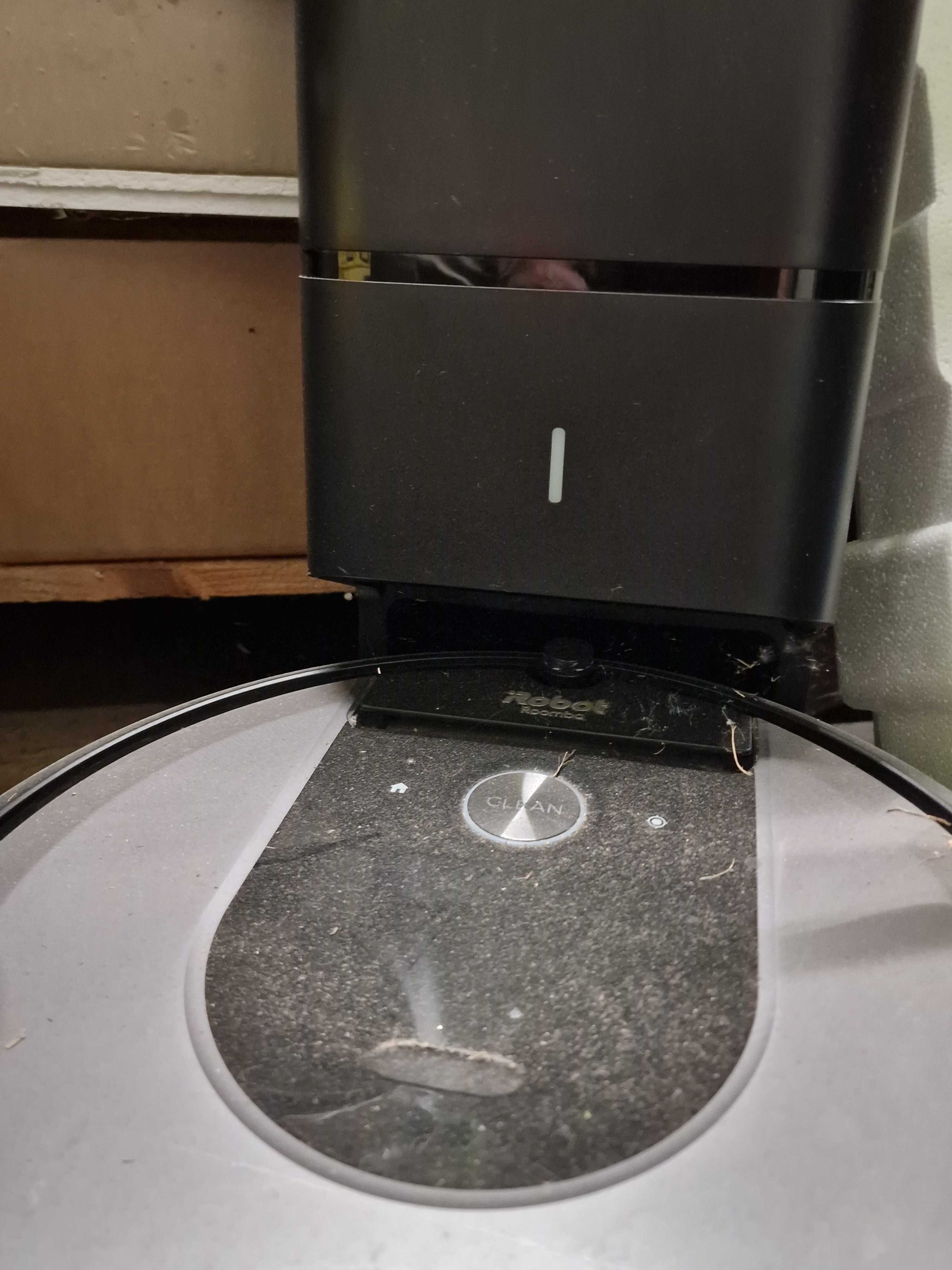 Roomba i7 ze stacją dokującą - do naprawy