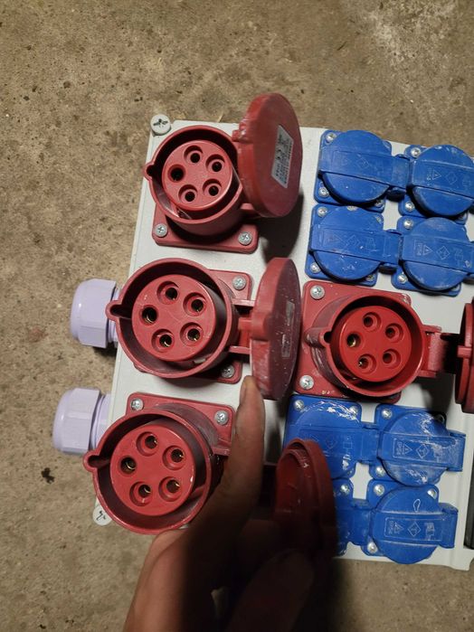 Rozdzielnica budowlana Rbetka RSX 2x 32A 2x 16A 5P,8x 230Vz różnicówką