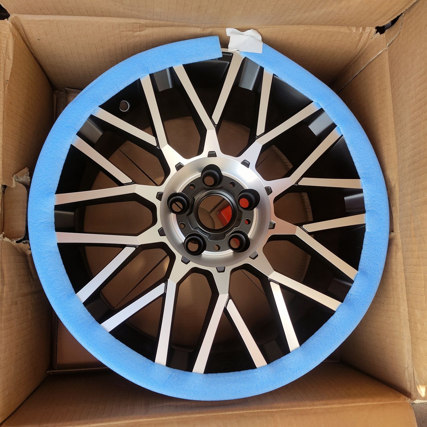 alufelgi 17 Momo Revenge Evo felgi 5x108 8J ET42 2szt.