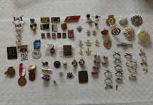 Medalhas crachas placas