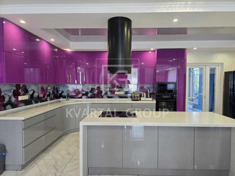 ВЕЛИКИЙ Будинок з СОНЯЧНИМИ панелями, БАСЕЙНОМ в передмісті Києва!