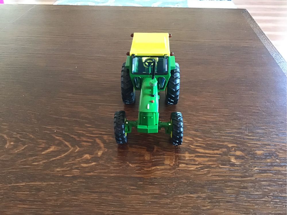 Metalowy model john deere 4020