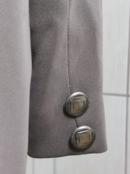 damska marynarka XL surdut kobiecy długi kremowa z długim rękawem ręka