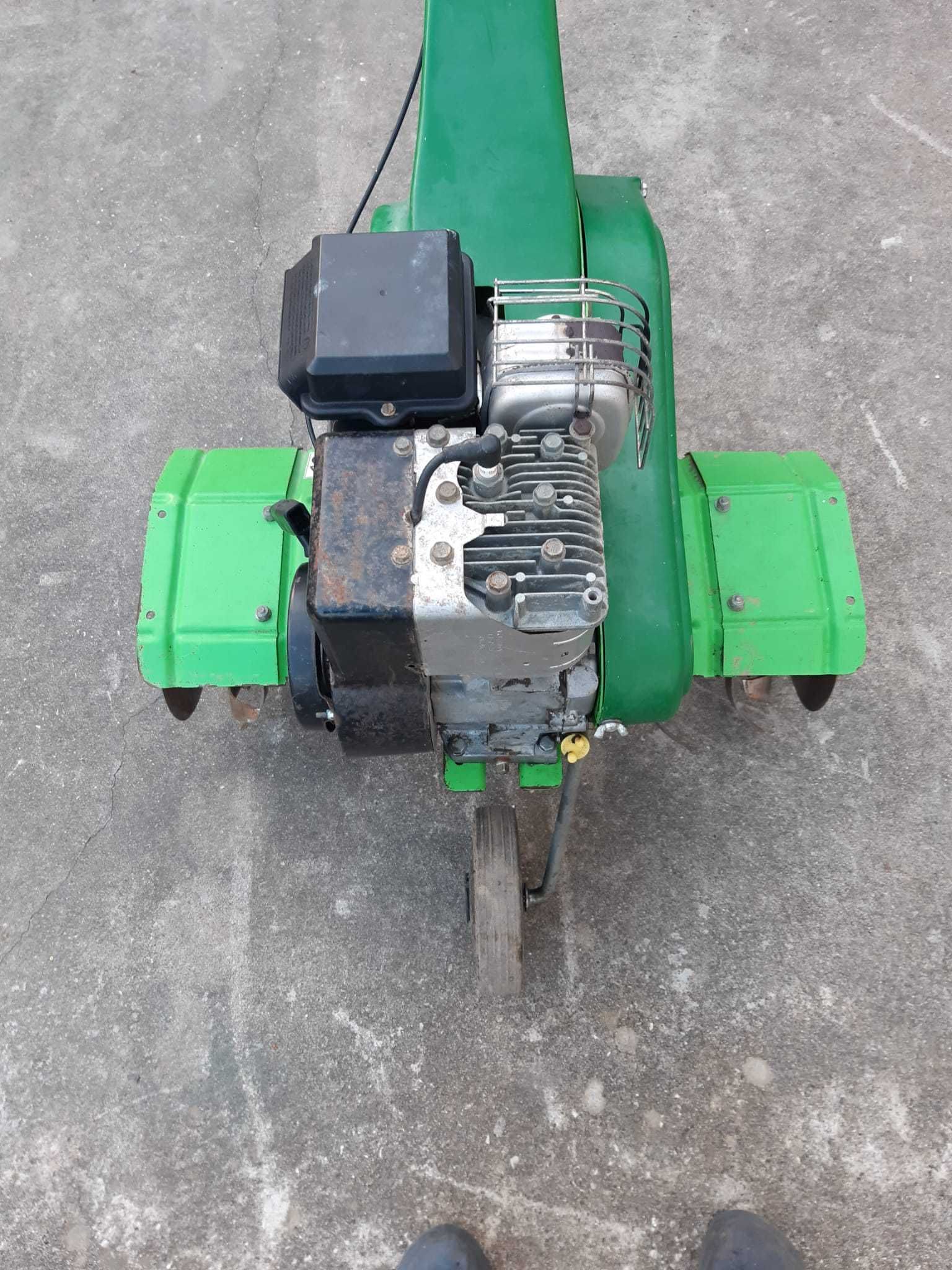Motoenxada de 5 hp Briggs & Stratton como novo