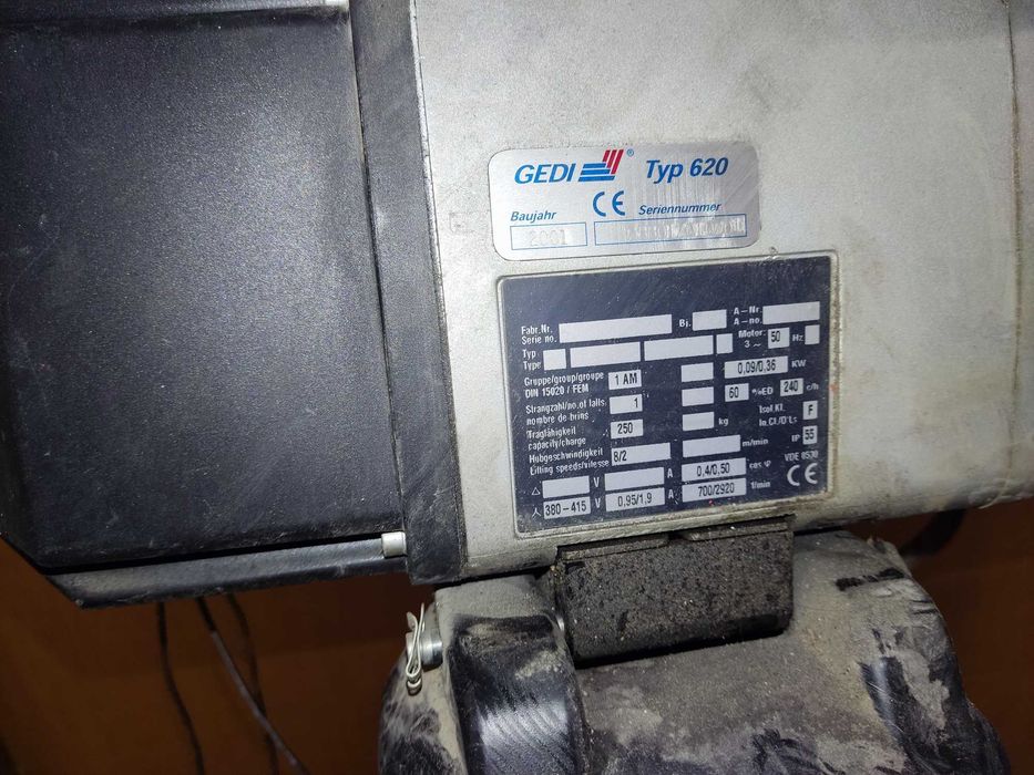 Elektryczny wciągnik łańcuchowy z jazdą 250 500 kg suwnica 0,25t