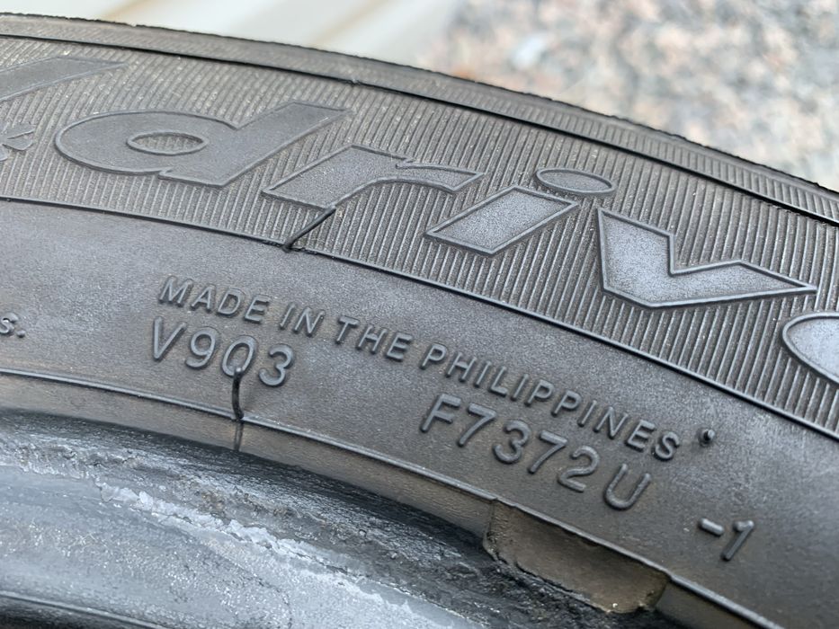 Пара зимових шин Yokohama 165/60 R14 W*Drive V903