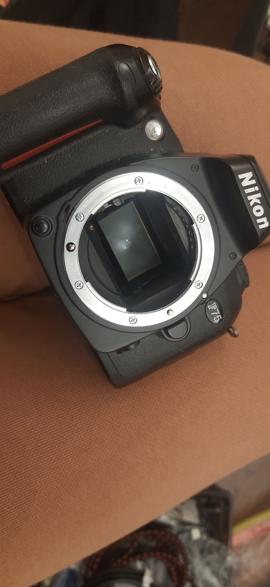 Nikon F75 + Nikkor AF 28-80mm G