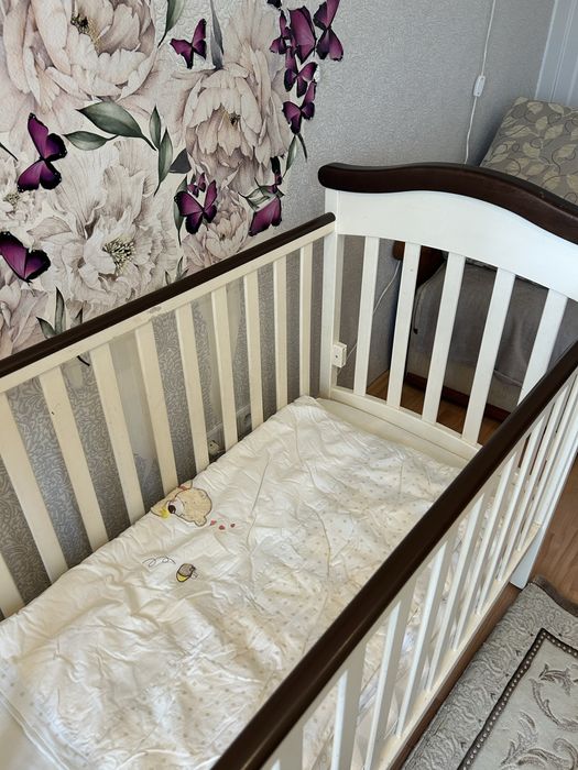 Дитяче ліжечко для немовлят