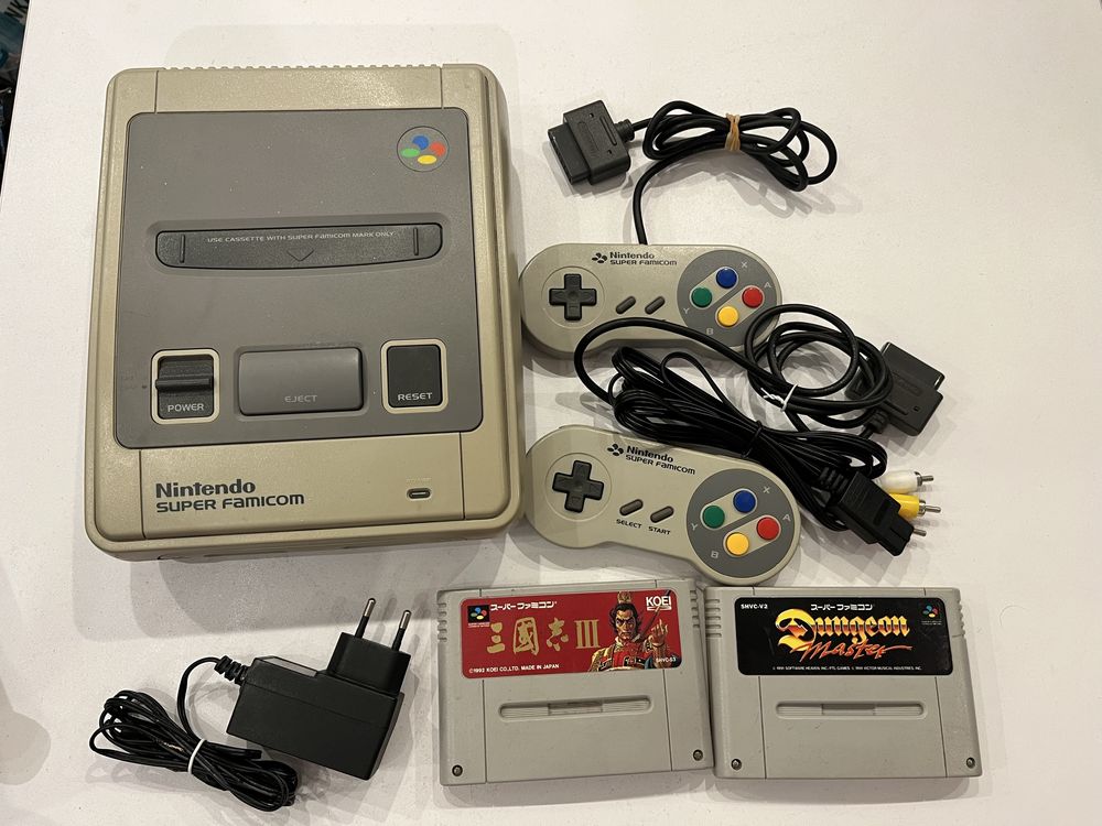 Konsola Super Famicom plus pady