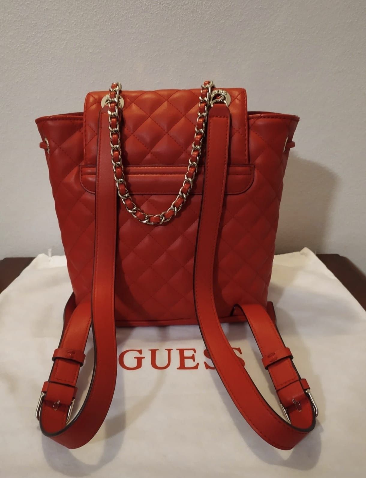 Mochila Guess vermelha
