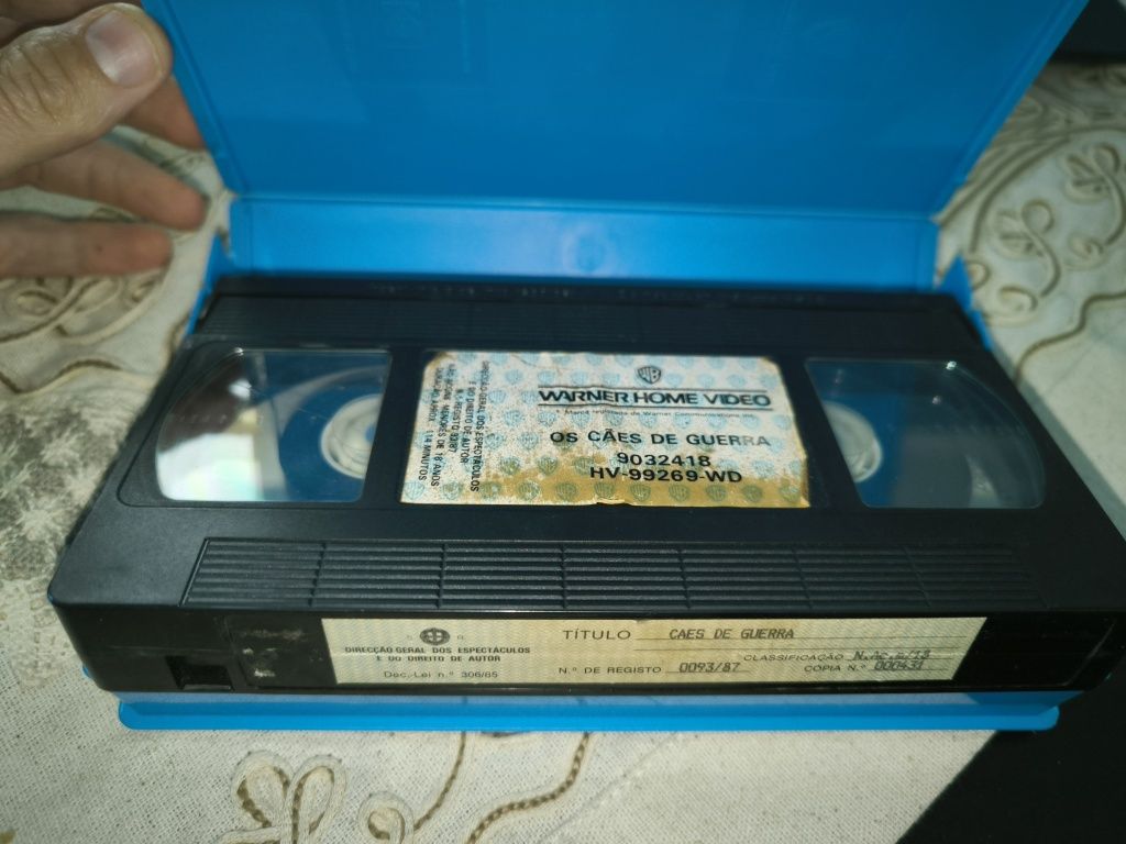 Vendo filme " Os cães de guerra" em formato vhs