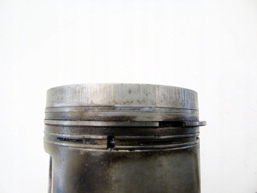 Tłok Korbowód 4379978 Fiat 126P 650 Maluch Fsm 126A1.076