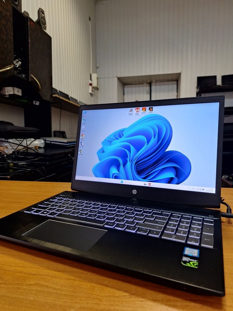 HP Pavilion Gaming 15-cx0132ur i5-8300H GTX 1050 2Gb DDR4 16Gb