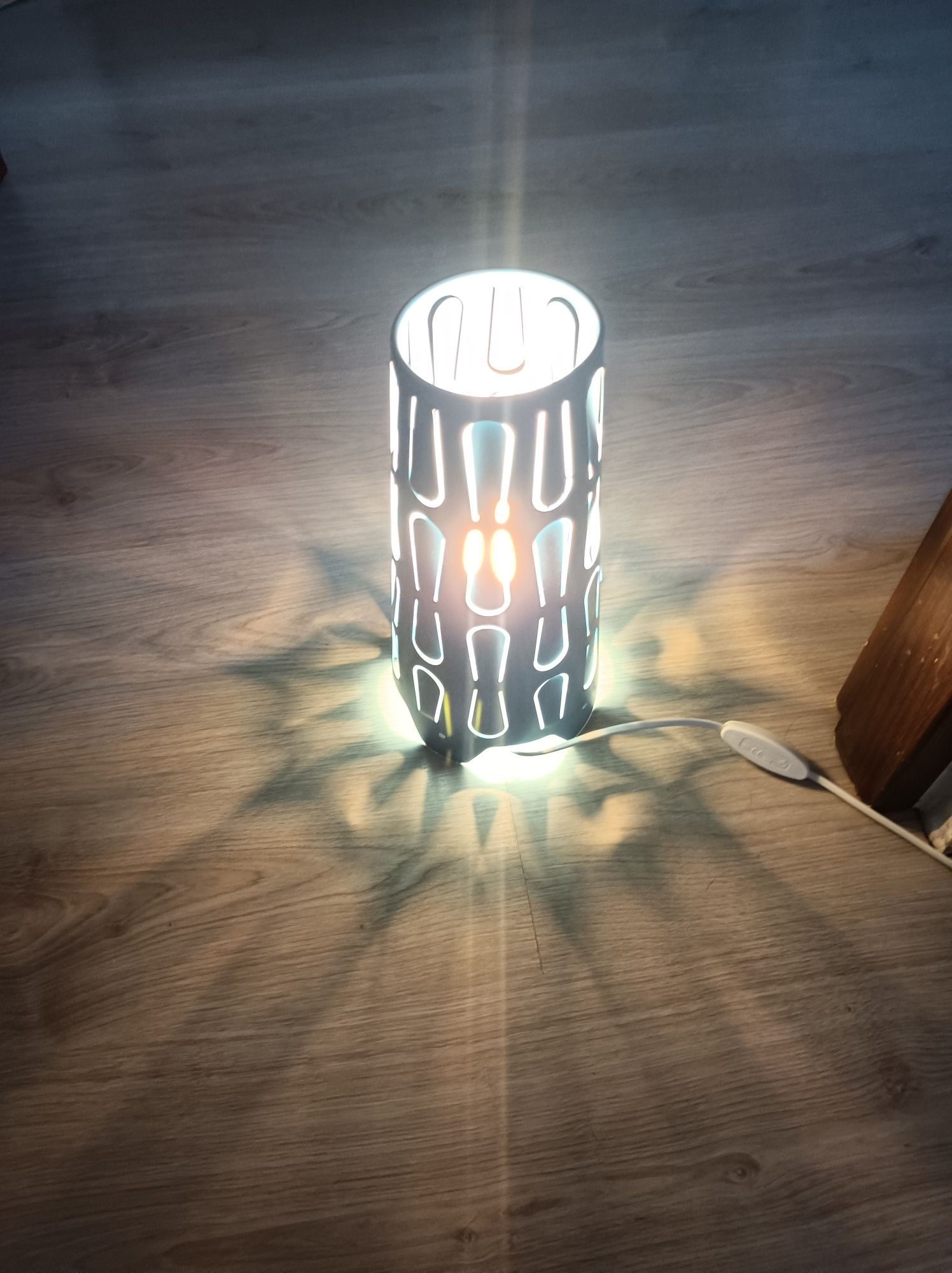 Lampka nocna Ikea Kajuta metalowa w kolorze niebieskim