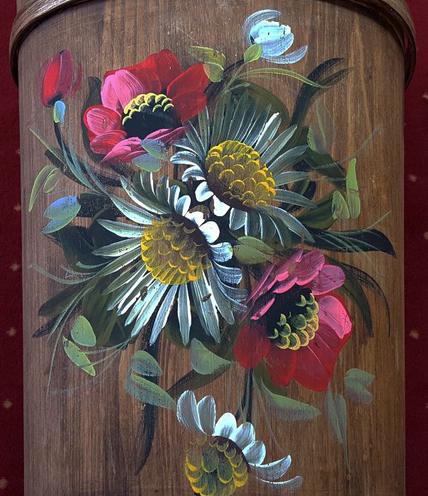 Zabytkowy parasolnik zdobiony malaturą - Schwarzwald