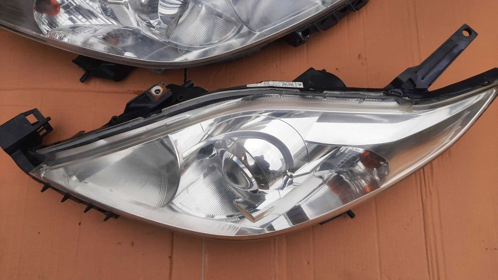 lampa przód lampy przednia Mazda 5 V  ksenon
