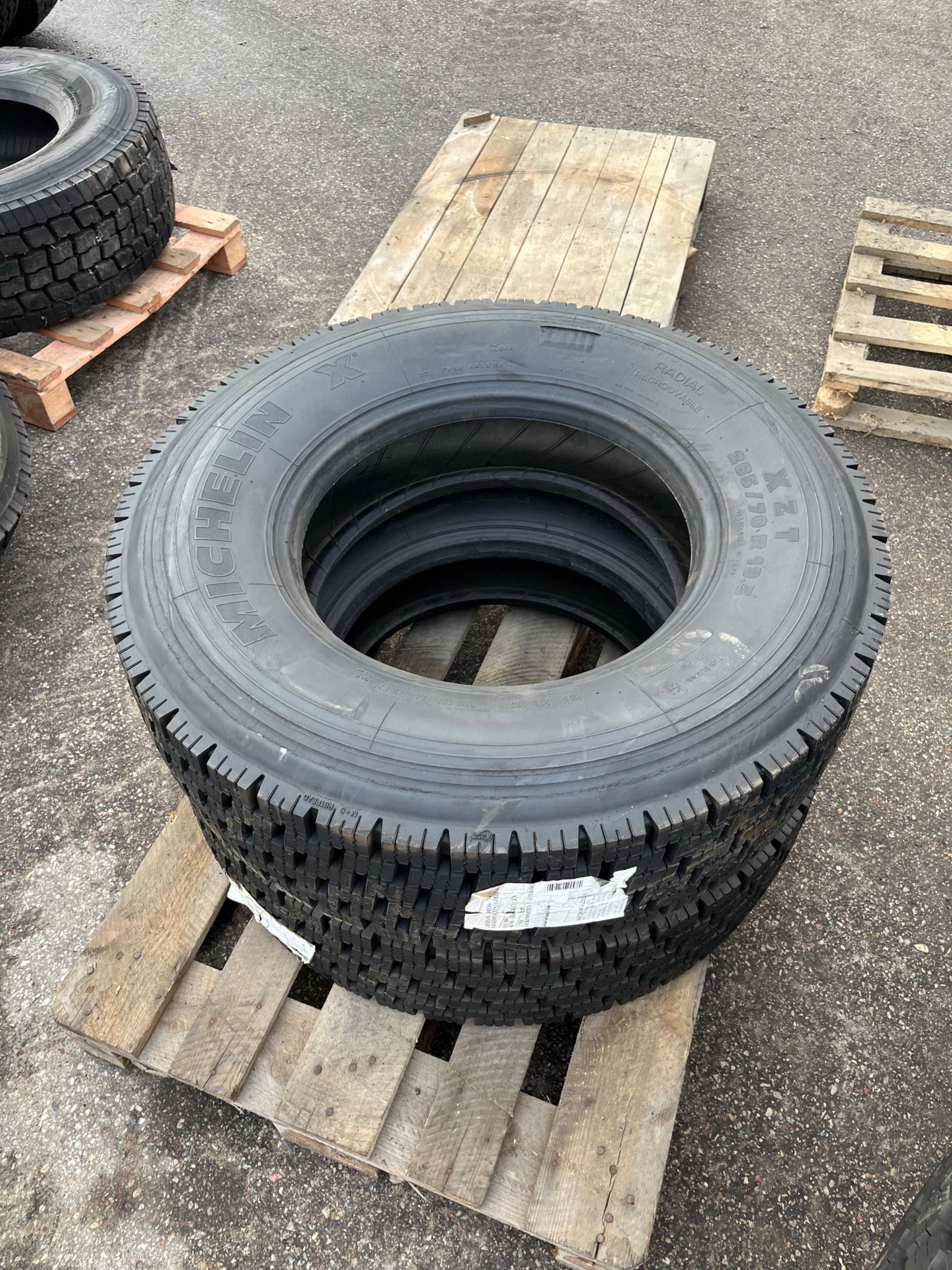 opony michelin xzt 285/70r19,5 2 sztuki remix