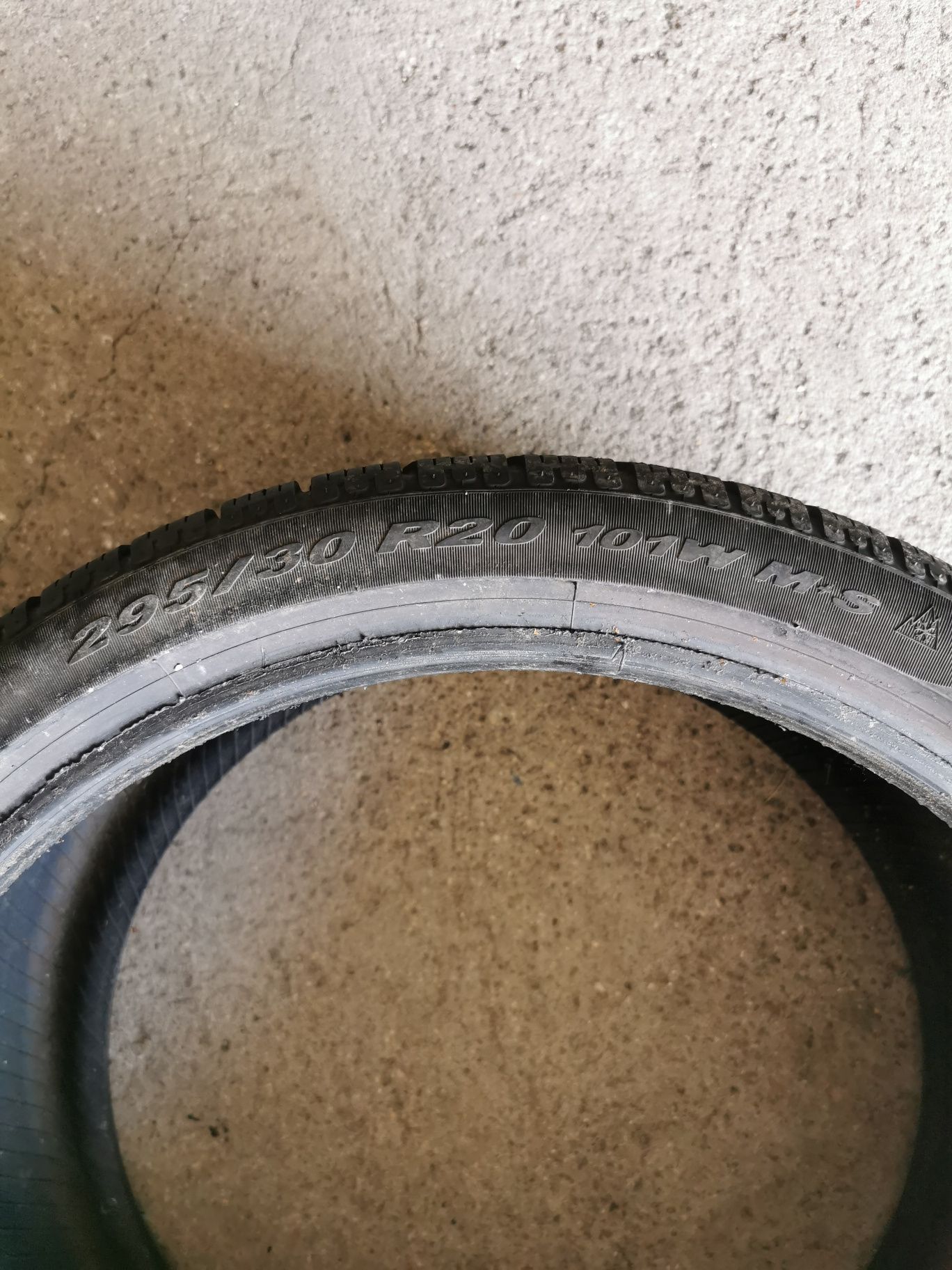 Para opon 295/30R20 101W Pirelli Sottozero