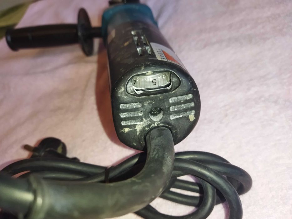 Болгарка угловая,шлифмашинка MAKITA 9565CVR.