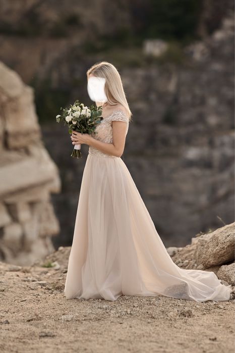 Przepiękna suknia ślubna.