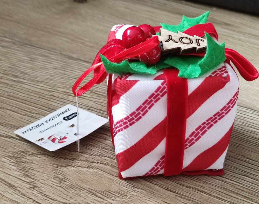 Zawieszka na choinkę prezent nowa