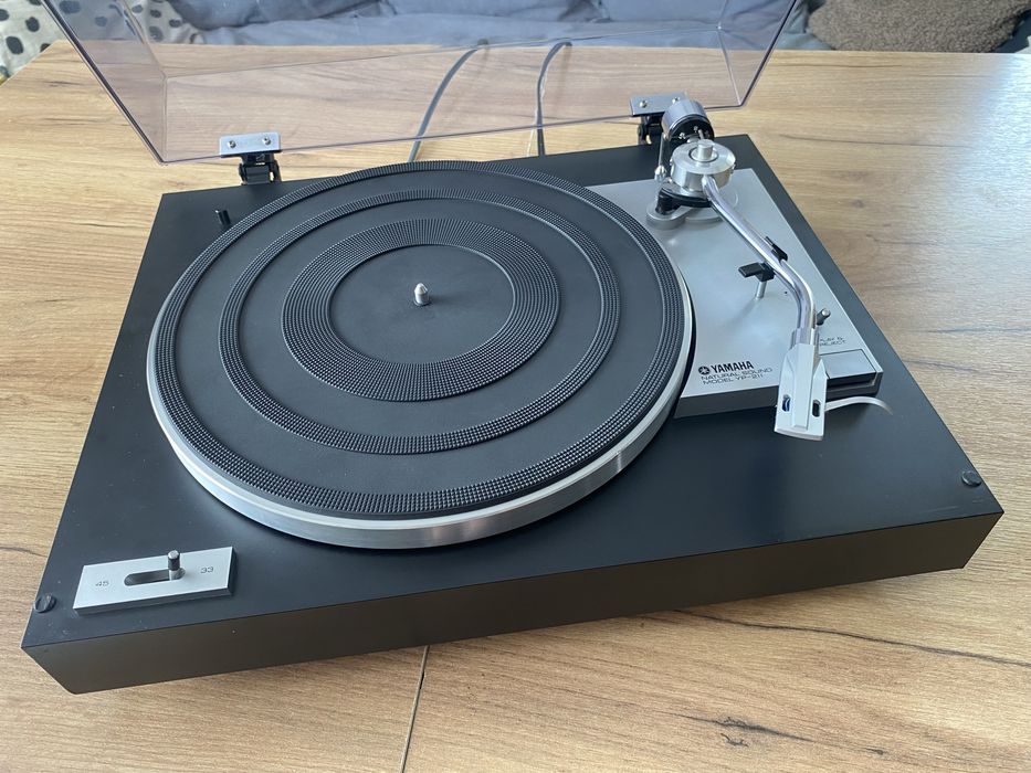 Gramofon Yamaha YP-211
