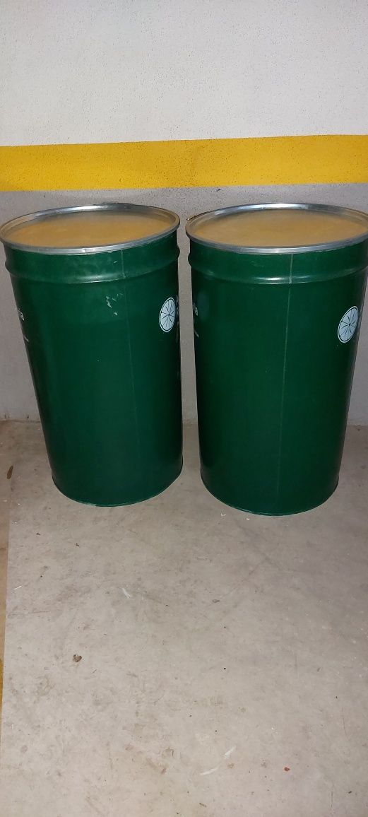 Barricas metálicas com tampa e com fecho de 220 litros alimentar