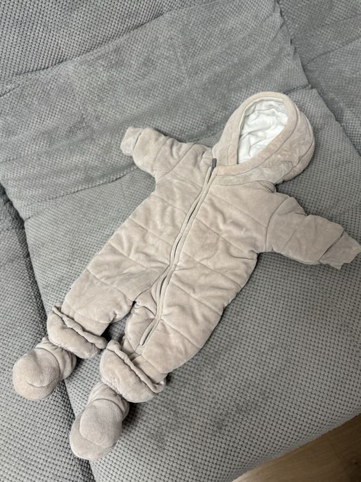 Мʼякенький комбінезон в бежевому кольорі