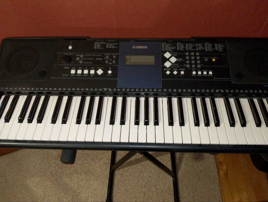 Продам синтезатор Yamaha psr E333