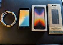 IPhone SE 3aGen 2022 com acessórios
