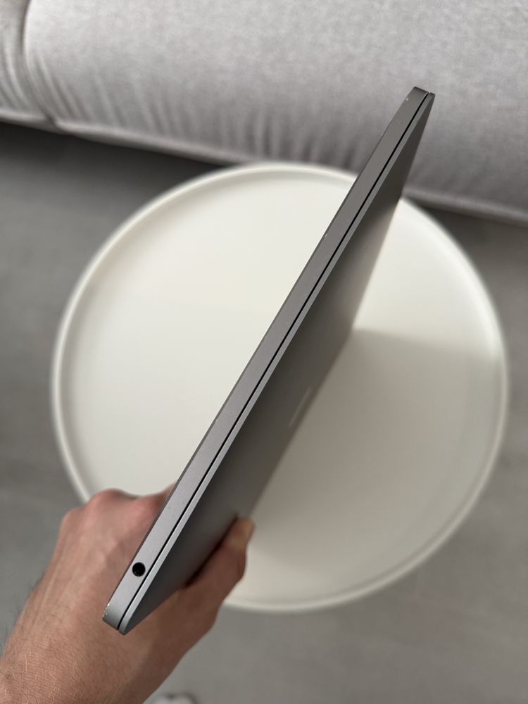 MacBook Pro 2019 13 i5 / 8GB /512 GB/ Touch Bar / 93% АКБ