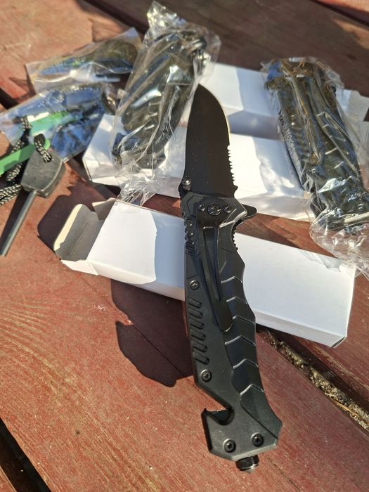 Zestaw survivalowy – składany nóż taktyczny + krzesiwo Czytaj Opis