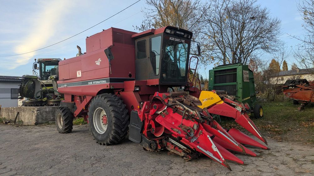 Case Axial 1680 przezbrojony do kukurydzy