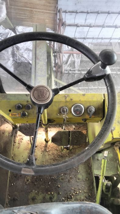 Продаєця комбайн