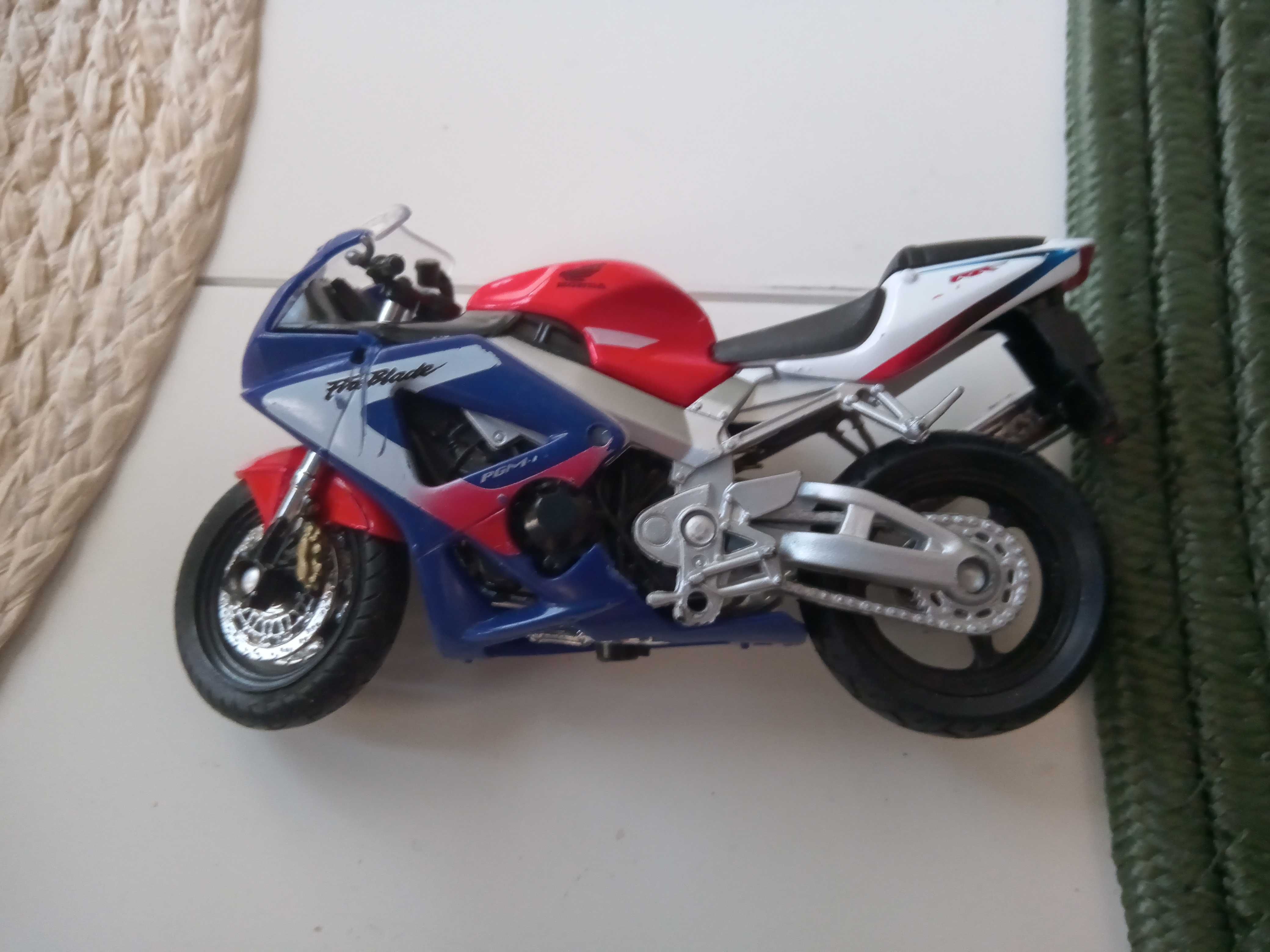 Model kolekcjonerski Honda Fireblade motocykl