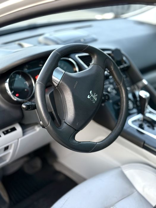 Пежо Peugeot 3008 2010 року дизель 2.0 автомат