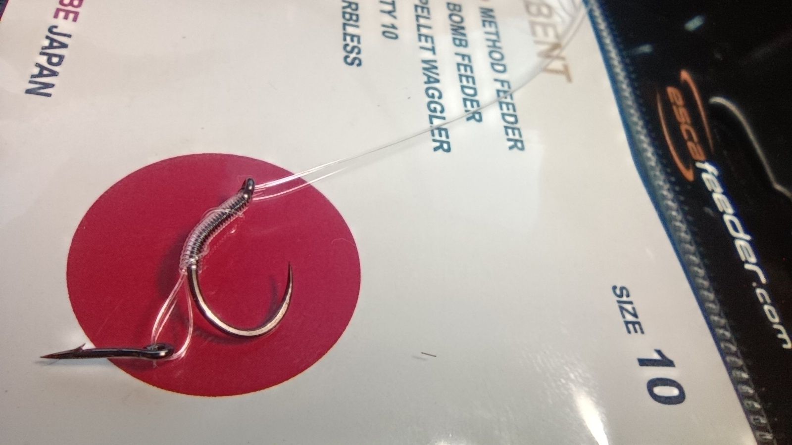 Przypony method feeder na haczykach Esca Feeder BENT 50 szt w pudełku.