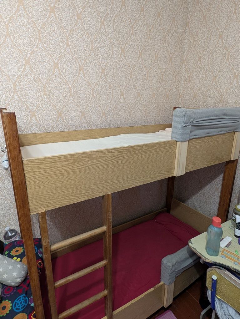 Продам хорошую двухъярусную кровать