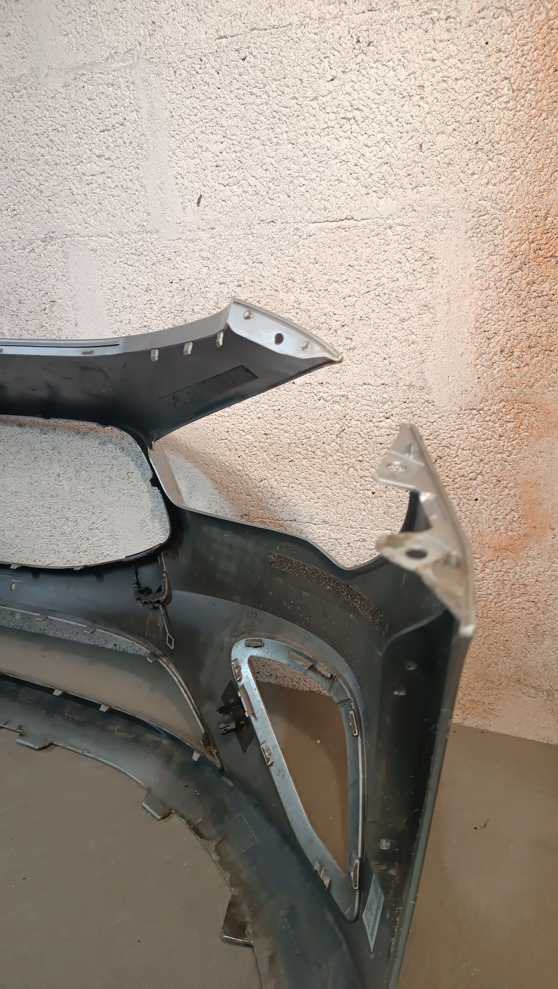 Vendo parachoque de frente Mercedes Benz CLA -class C118 ano 2018/23