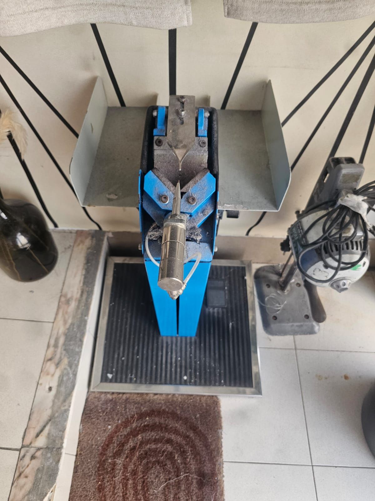 Máquina de virar golas