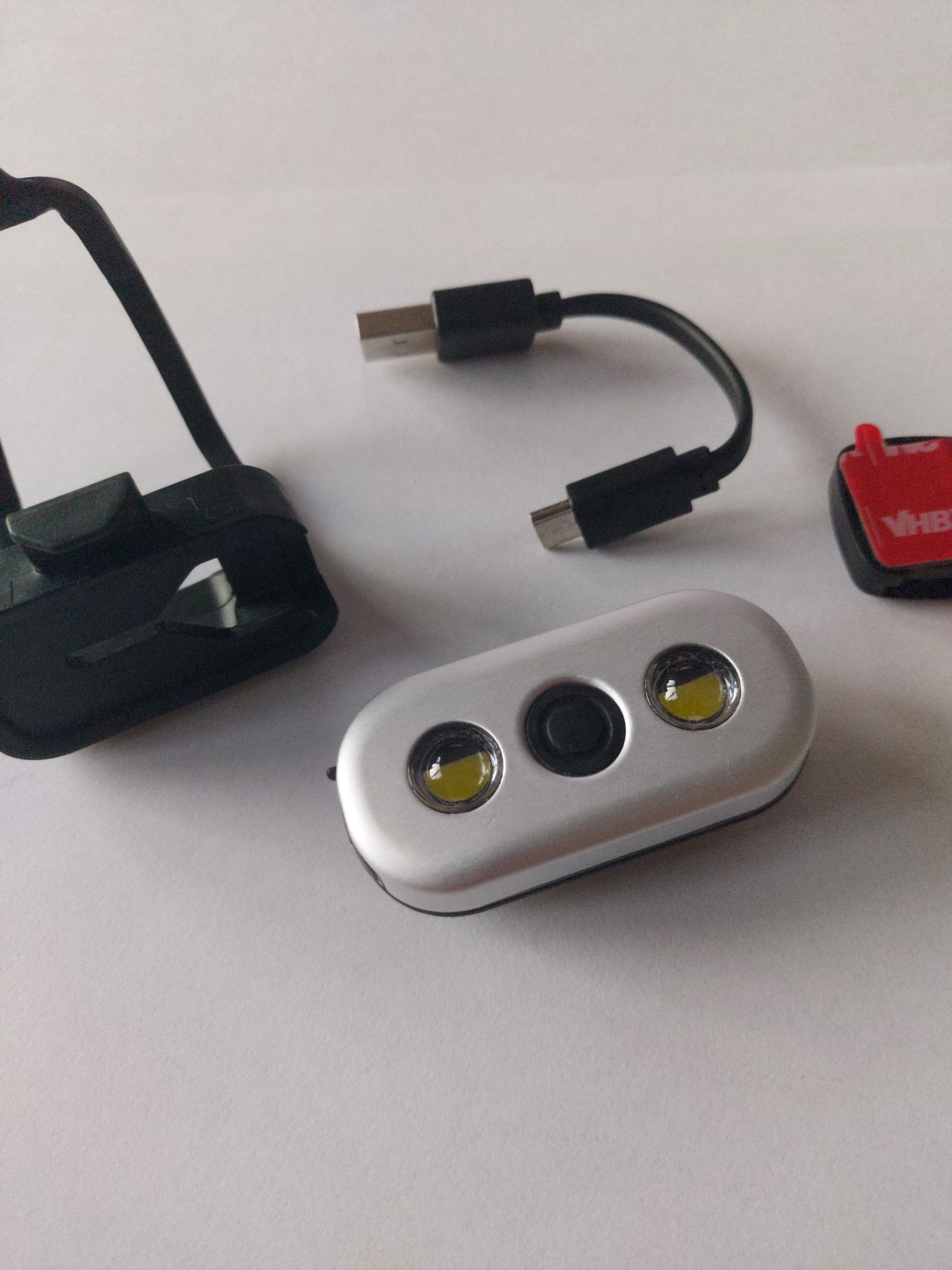 Lampka rowerowa dwukolorowa VIOO Clip na akcesoria LED akumulator USB