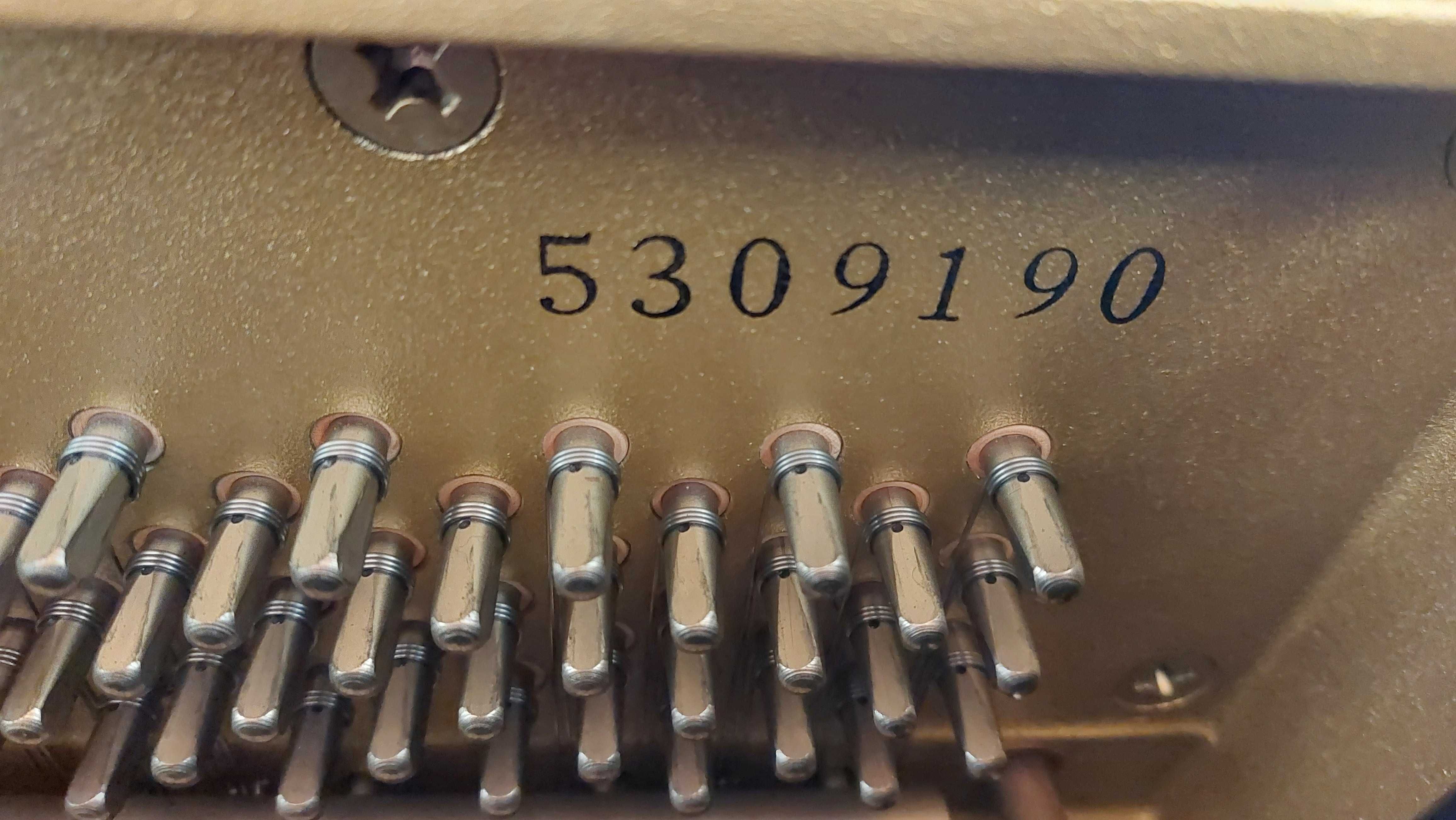 Piano Yamaha em ótimo estado de conservação