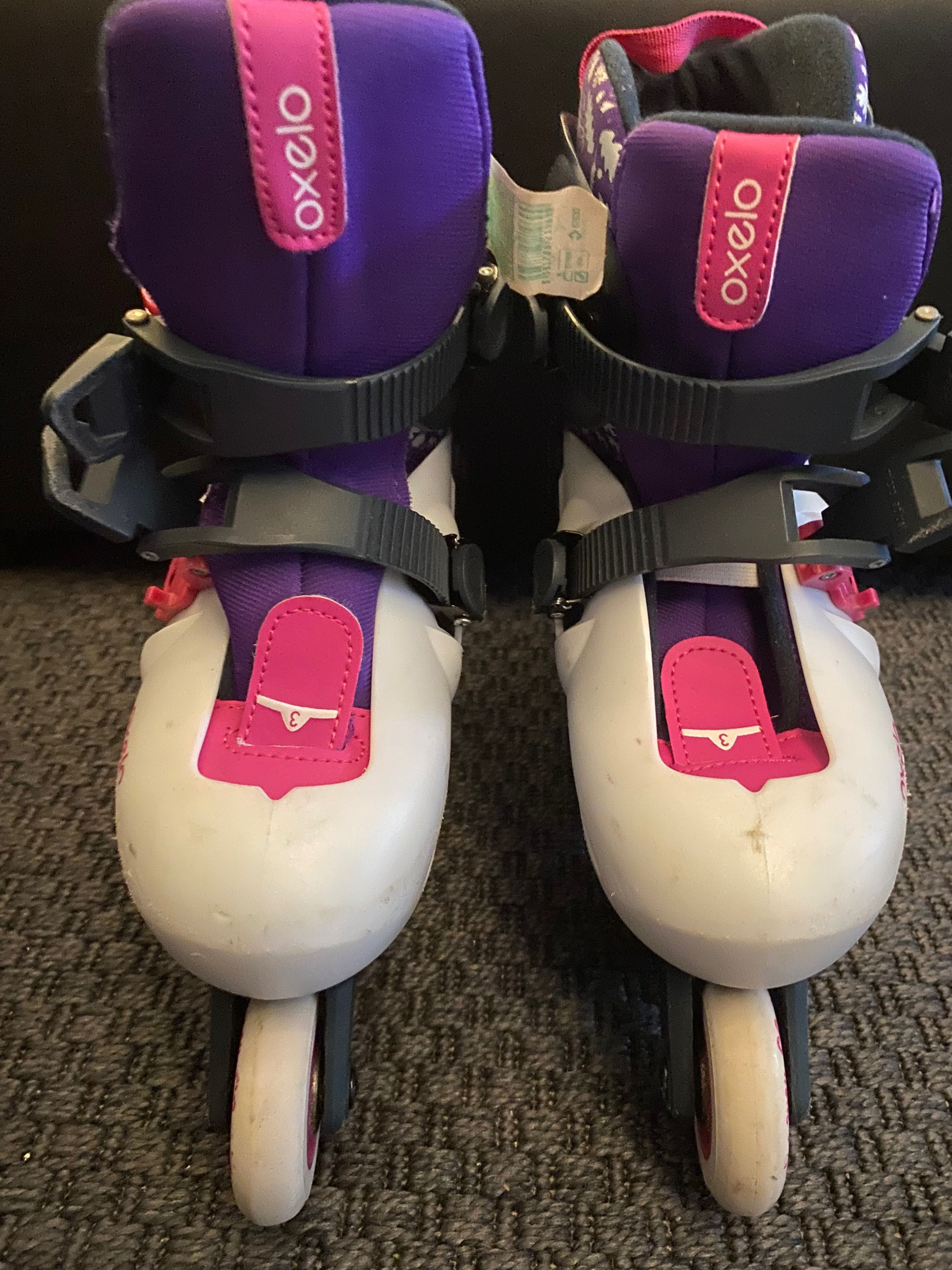 Patins em linha e capacete de criança