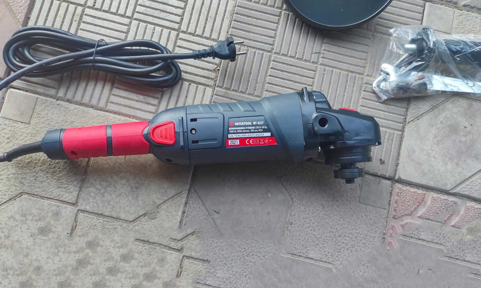 Болгарка 180 Intertool Storm WT-0227  Угловая шлифмашинка