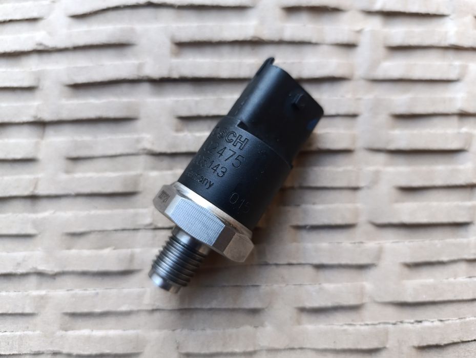 Датчик давления в топливной рампе BMW E39, E38,E46 3.0d M57 0281002475