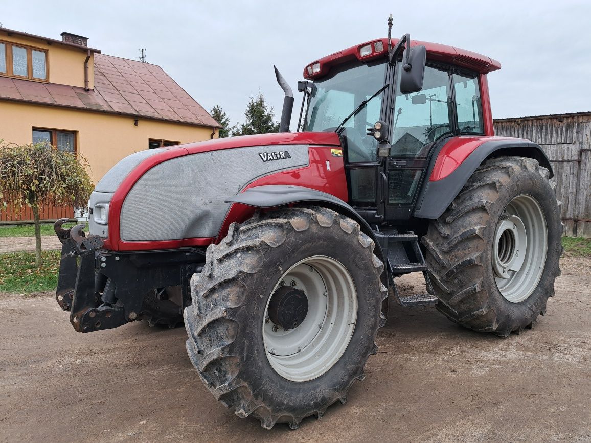 Ciągnik Valtra T160 przednia oś amortyzowana