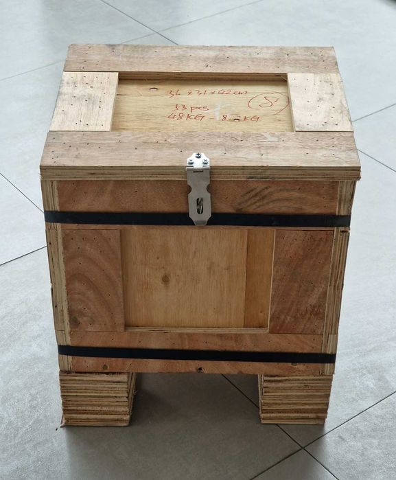 Caixas de madeira contraplacado com sistema de fecho e transporte