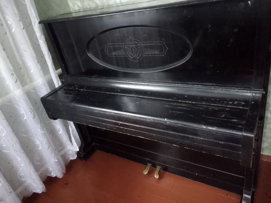 Продам фортепіано "Красный Октябрь" в хорошому стані. Без дефектів.