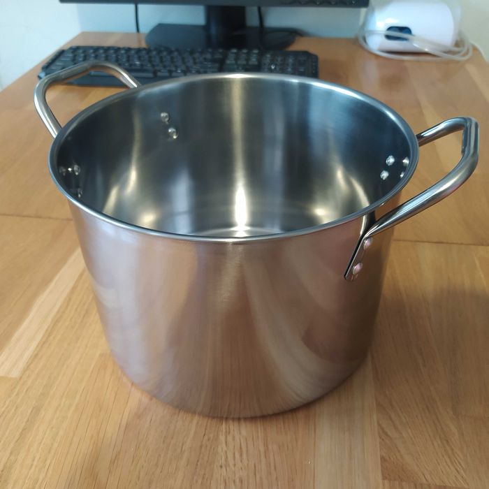 Zestaw solidnych niemieckich garnków z pokrykwami 7 8 10 i 12,5 l zest